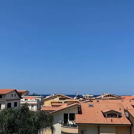 Penthouse With Seaview Near Pizzo Appartement